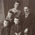 v.l.n.r.: Berthold, Bruder Karl-Heinz, Zwillingsbruder Erwin, Mutter Bertha, Vater Karl